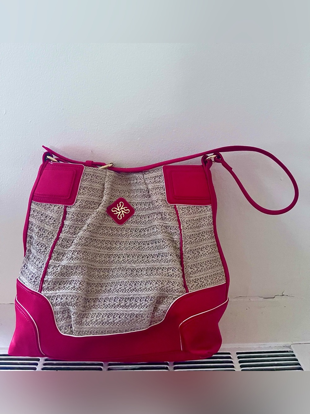 Simply Vera Vera Wang Red Faux Leather Woven Straw Tan Handbag